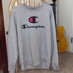 SIZE MEDIUM CHAMPION SWEATSHIRT